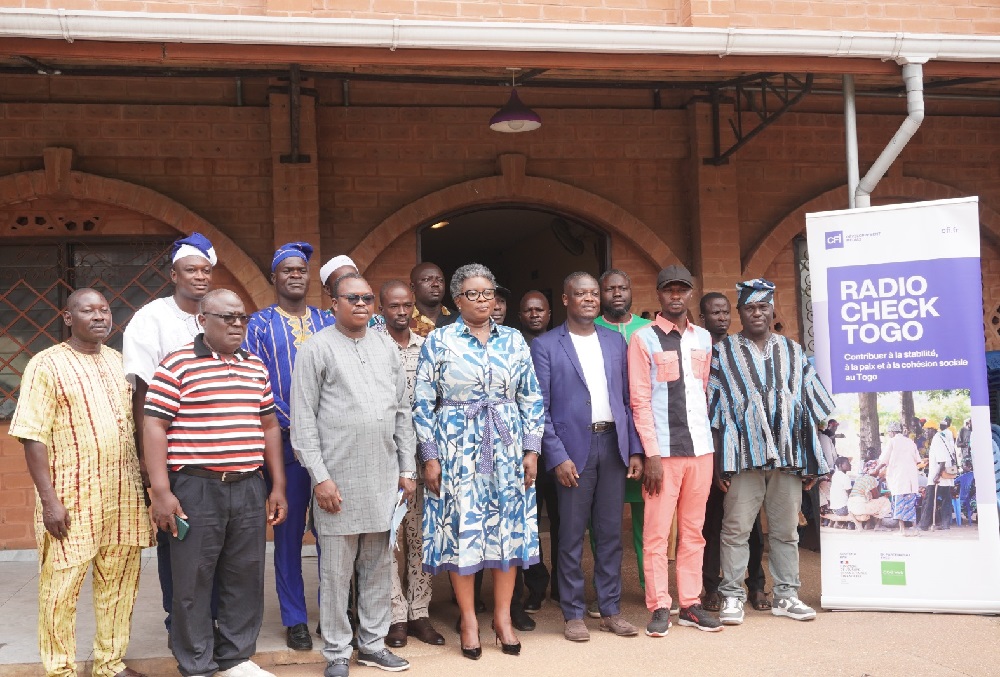 Projet RadioCheck Togo douze radios équipées pour mieux lutter contre la désinformation  