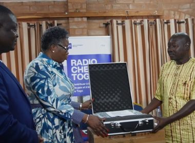 Projet RadioCheck Togo douze radios équipées pour mieux lutter contre la désinformation