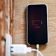 Charger son téléphone toute la nuit endommage-t-il la batterie